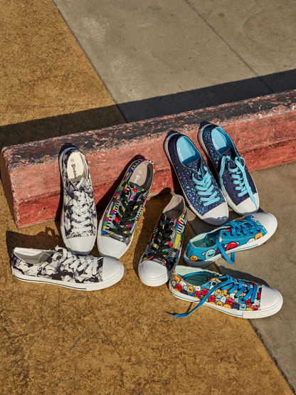 canvas-shoes-black-white-stains-c6/c6596f6655f50172c252886443a240876e941b12