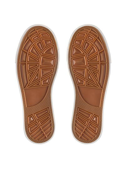 kids-canvas-shoes-football-pitch-81/81dae9f6be7dbaa1e6e3bcb1fc8cc4f6606142a1