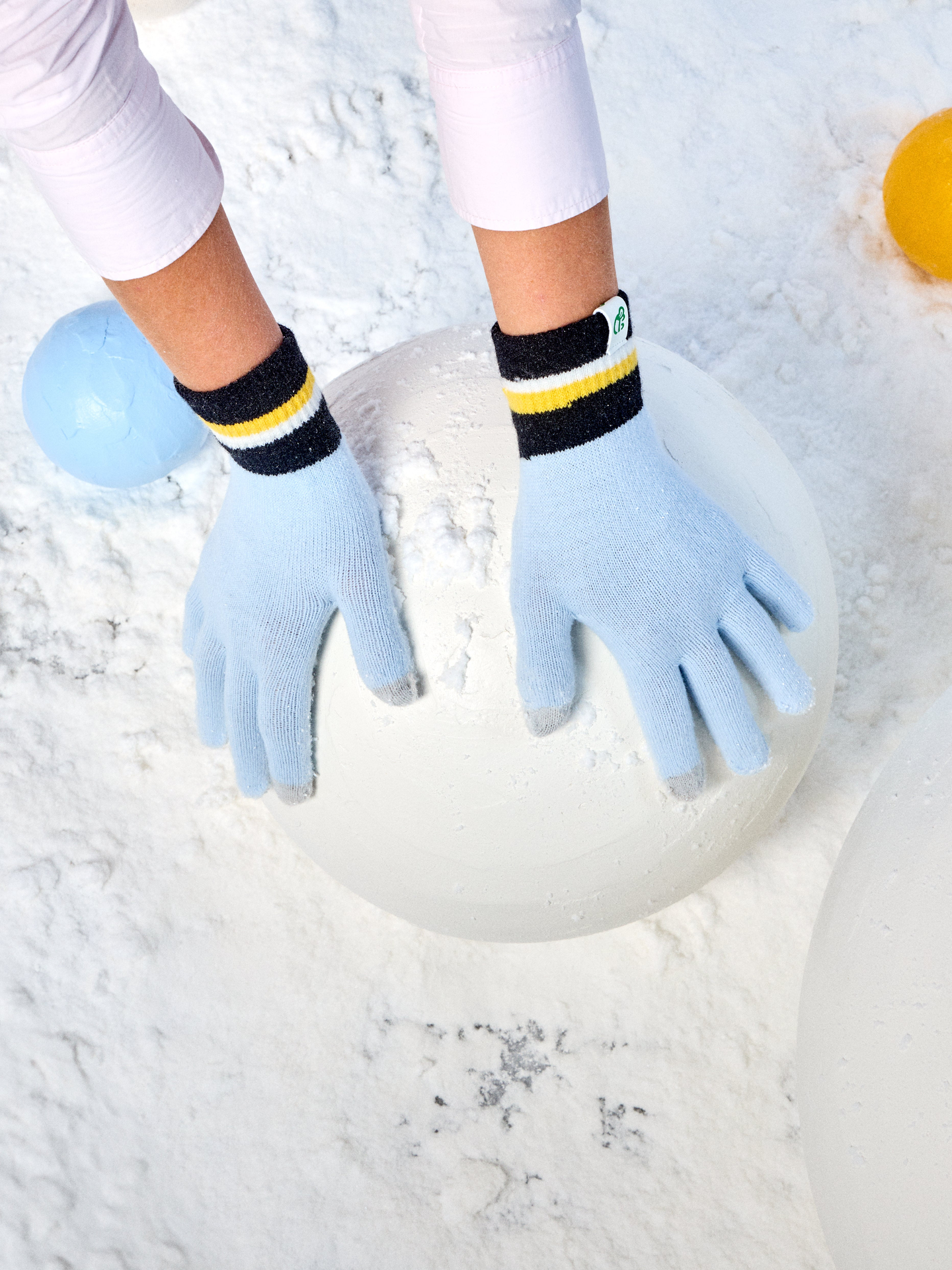 light-blue-black-knitted-gloves-f6/f60e26ec92e9341407aed5a9a190f55a2248ca99