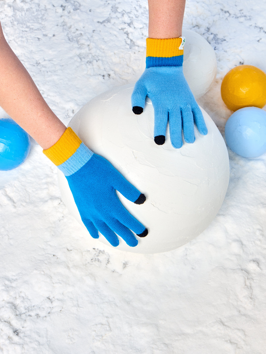 blue-orange-knitted-gloves-6e/6ef79894398cdcc9d7295c8149482ce25a68d07f