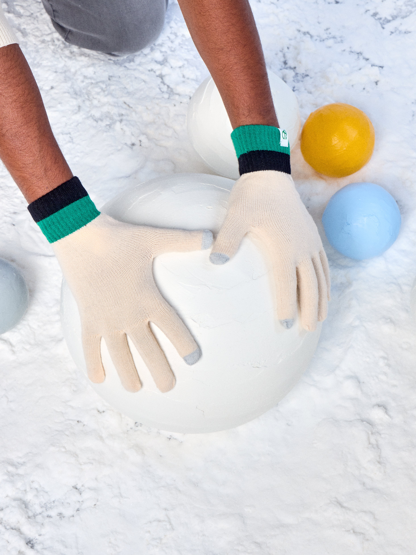 beige-green-knitted-gloves-c4/c4f02ecbb458aeb5e73b5ac0ed3259d20b644f5b